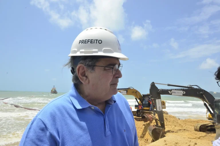 Draga-Comeca-Operar-em-Obras-de-Engorda-de-Ponta-Negra-Natal-RN-Alvaro-Dias-Prefeito-380-scaled