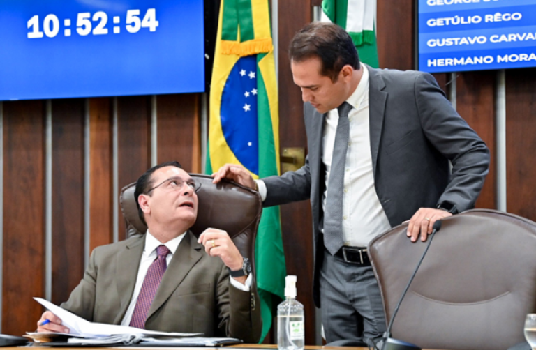 Ezequiel-Ferreira-e-Kleber-Rodrigues-Assembleia-Legislativa-2022-Foto-de-João-GIlberto-e1674260793435