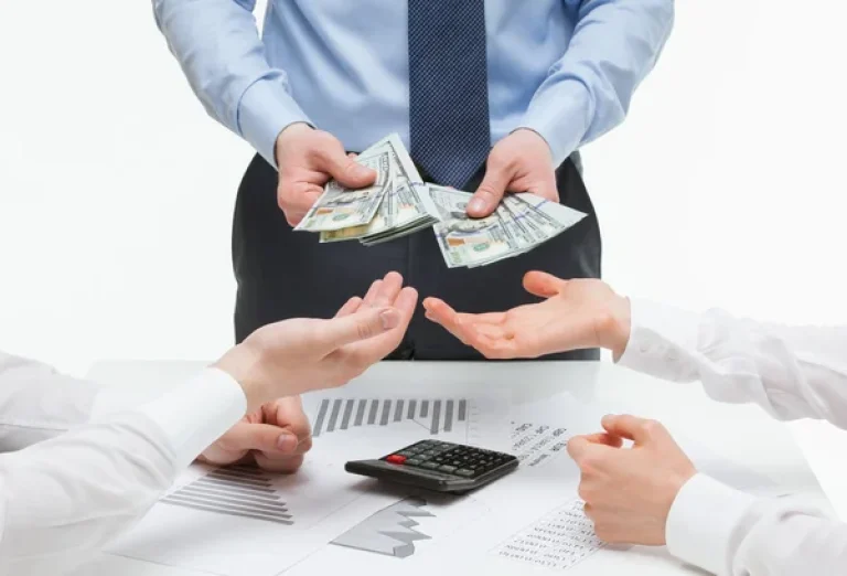 depositphotos_82591028-stock-photo-business-partners-demanding-money-from