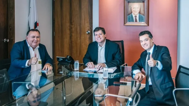 encontro-walter-baleia-e1764210359769