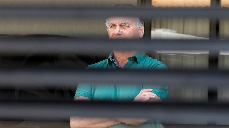 o-ex-presidente-jair-bolsonaro-em-prisao-domiciliar-na-casa-dele-em-brasilia-1757600535904_v2_900x506